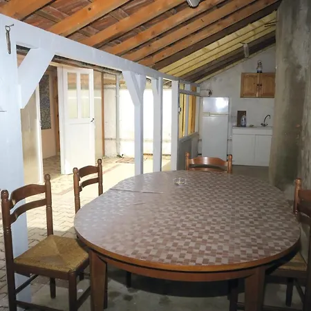 Les Volets Bleus Holiday home