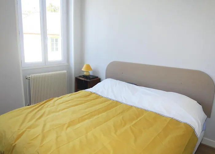 Les Volets Bleus * Pierrefitte-sur-Loire